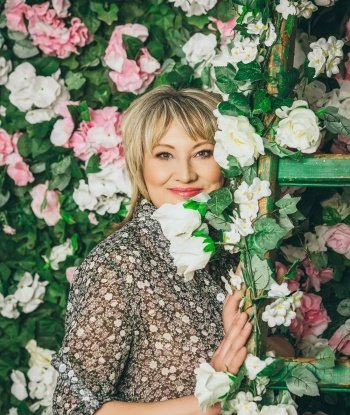 Я знаю, как доставить тебе незабываемое наслаждение. Мой опыт в искусстве удовольствия позволит нам исследовать грани наслаждения. Я живу в Москве и готова стать твоей фантазией на время нашей встречи. Позволь мне позаботиться о твоих желаниях и потребностях. У меня есть фото, чтобы ты мог увидеть, насколько я соблазнительна. Услуги, которые я предлагаю, доставят тебе удовольствие, о котором ты мог только мечтать. Доверься мне и открой новые грани наслаждения. Отзывы моих клиентов говорят сами за себя. Не упусти возможность окунуться в мир настоящего удовольствия со мной. 💋 2764, 50 лет