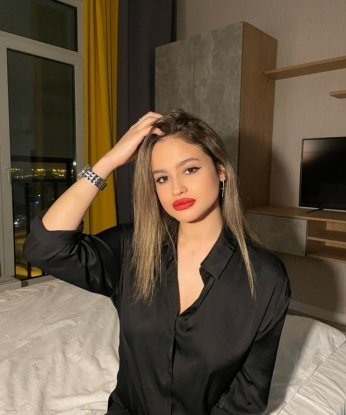 Сладкая и страстная девочка ждет тебя в своем уютном гнездышке. Мои услуги позволят тебе отвлечься от повседневной суеты и окунуться в мир наслаждения и удовольствия. Приятная компания, искусные руки и чувственная натура - всё это я. Мои возможности безграничны, и я открыта для экспериментов. Уже ознакомился с отзывами? Убедись в моей незабываемости. Фото мои - 100%. Они только подогреют интерес к встрече. Скажи мне свои желания, и я сделаю все, чтобы они сбылись. Живу в Москве. Tолько у меня ты найдешь настоящее наслаждение. Обожаю приятный массаж и яркий секс. Не упусти возможность окунуться со мной в мир страсти и наслаждения. Жду твоего звонка 🌹 9605, 21 год